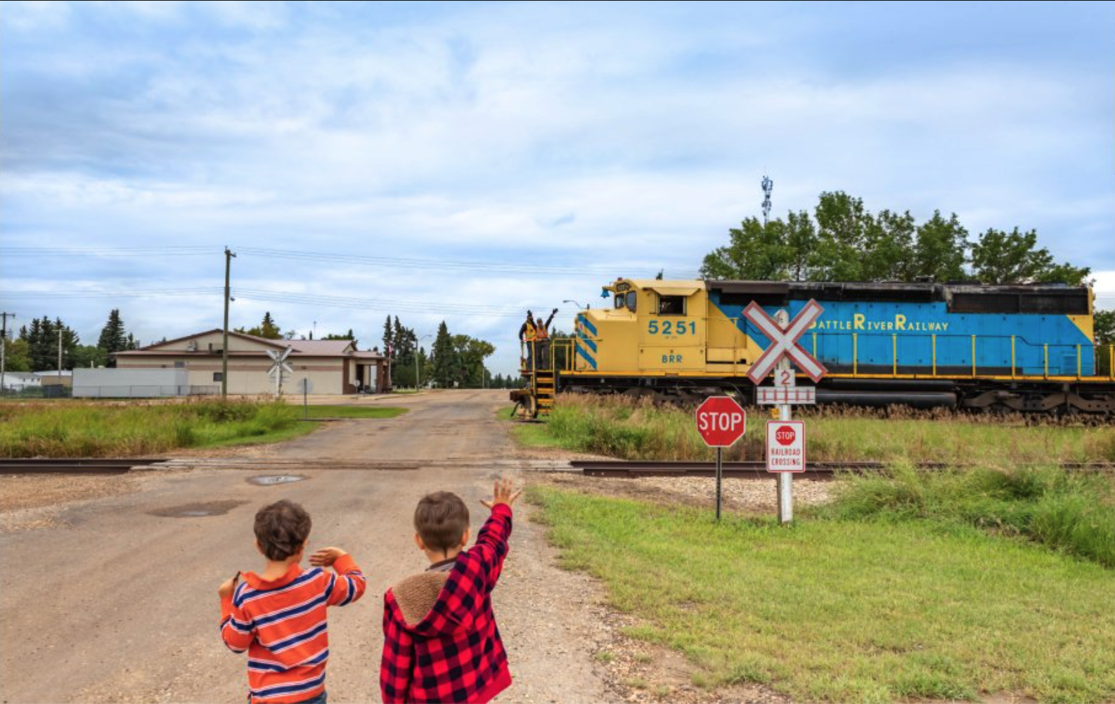 Battle River Railway Co-op kids waving